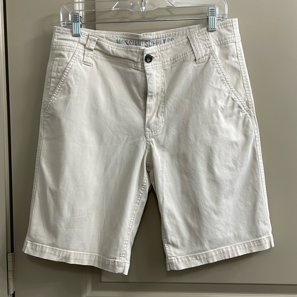 Mossimo supply co Men’s flat front shorts - size 32